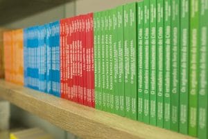 Alguns os livros das publicações Maitreya