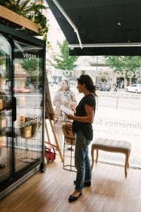 As refeições vegetarianas estão entre o leque de opções nas lojas Quase Quase/ Créditos da foto: Pedro Sadio