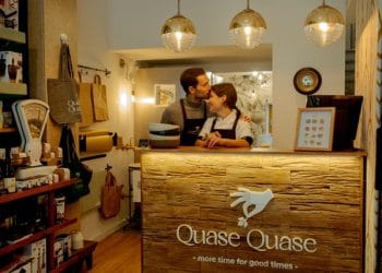 As lojas Quase Quase nascem da preocupação do casal Hugo Ângelo e Leonor Casanova com uma alimentação saudável