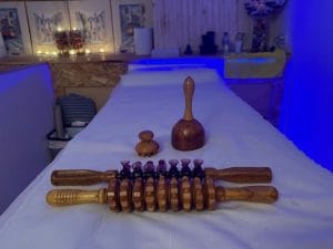 O bambu é um dos instrumentos usados nas massagens do Mestre del Cueore